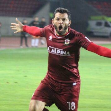 Mauricio Salazar celebra gol en Deportes La Serena