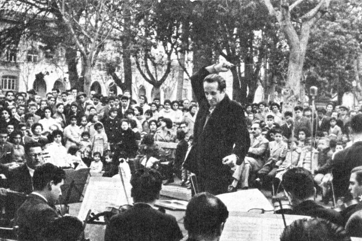 Jorge Peña Hen en la Plaza de Armas de La Serena